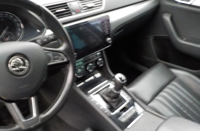 Skoda Superb cena 37900 przebieg: 405193, rok produkcji 2017 z Krynki małe 407
